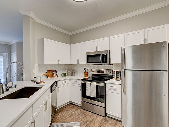 Eleven11 Lexington at Flower Mound apartments community photo