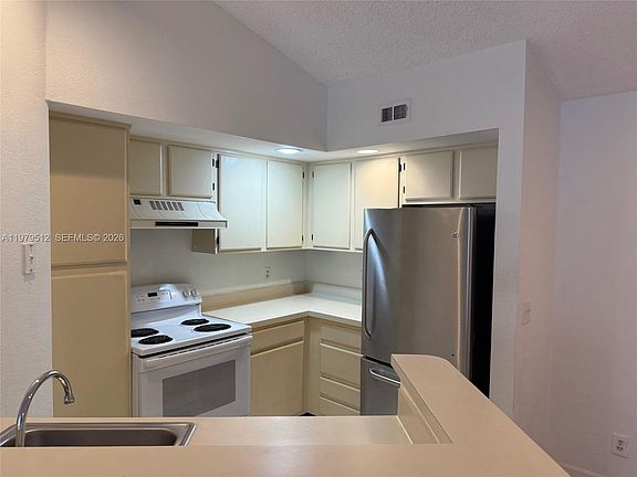 3rd image of 13090 Vista Isles Dr APT 126