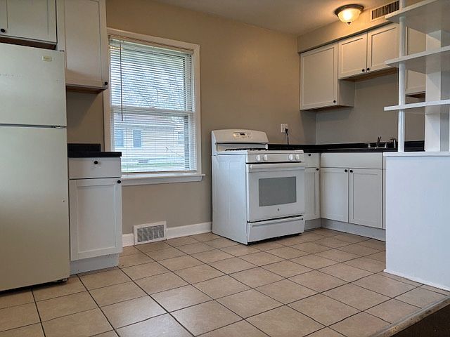 1st image of 1301 W Glen Flora Ave #1301