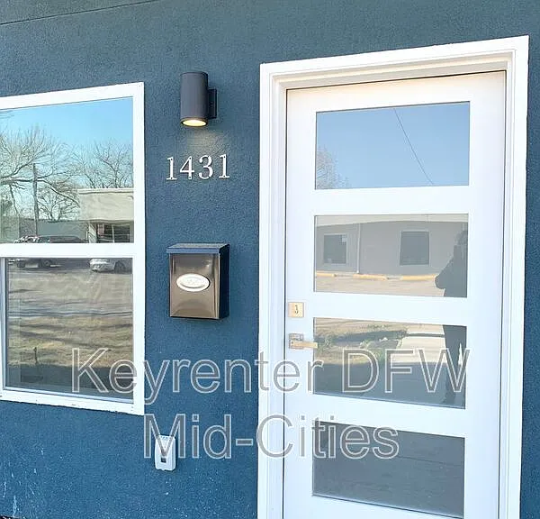 1431 Pearson St — Photo 1