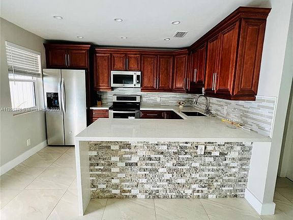 2nd image of 125 SE 4th Ave #2
