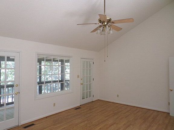 2nd image of 2318 Riverhill Dr