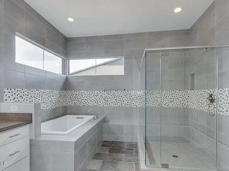 4390 Noble Dr — Photo 6