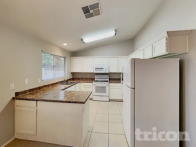 6604 E Fairbrook St — Photo 5