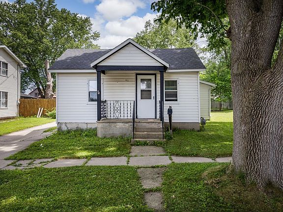 2nd image of 412 Clarence St