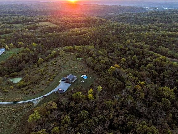 4th image of 798 Ford Rd