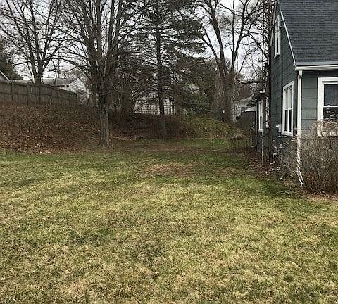 2nd image of 68 Bradley St