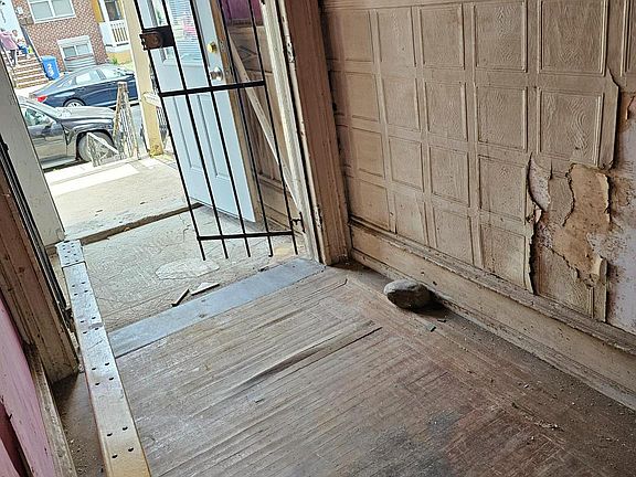 4th image of 2354 N Park Ave