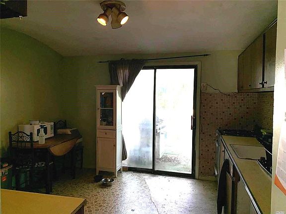 4th image of 21 Mayflower Ln