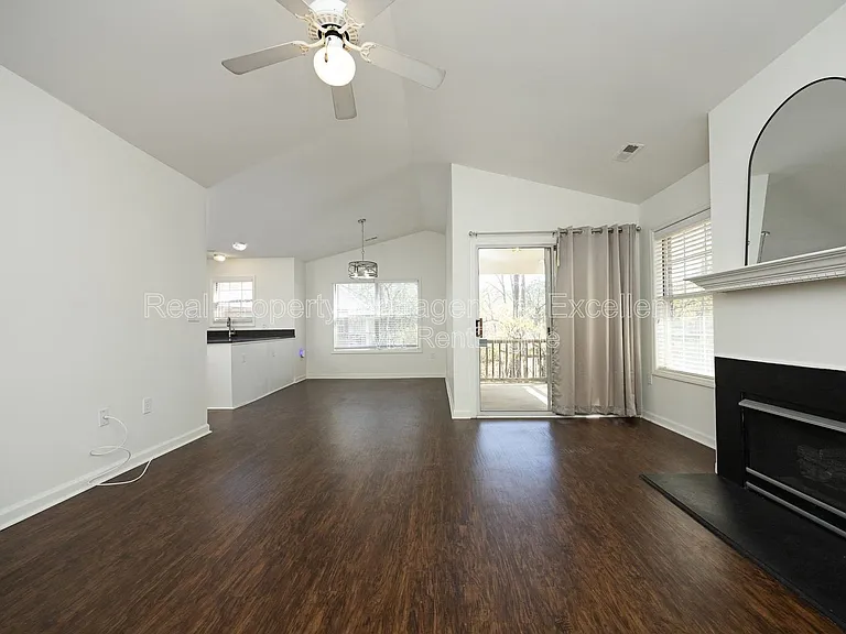 521 Renshaw Ct — Photo 6