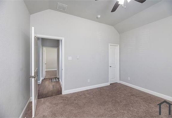 5th image of 1104 Knoll St