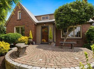 1560 28th Ave W, Seattle, WA 98199