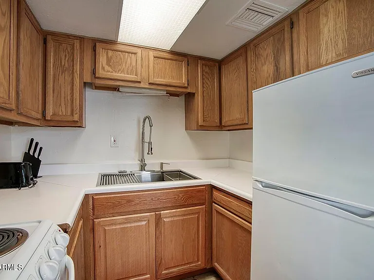 502 W Roma Ave #B — Photo 10