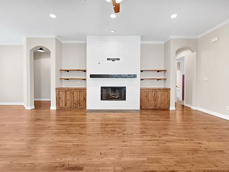 305 Main St — Photo 14