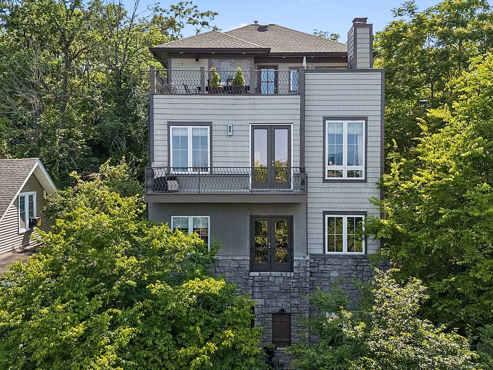1st image of 301 32nd Ave S
