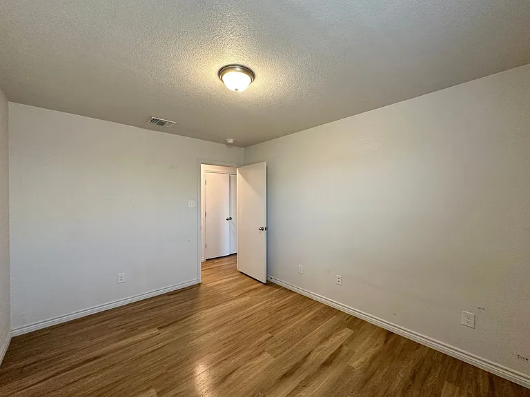 1813 Clovis Dr — Photo 25