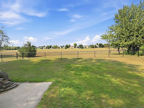 3rd image of 1807 Country Club Dr