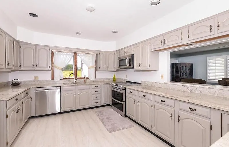 3001 Conifer Dr — Photo 4