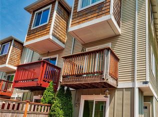 9216 17th Ave SW #B, Seattle, WA 98106