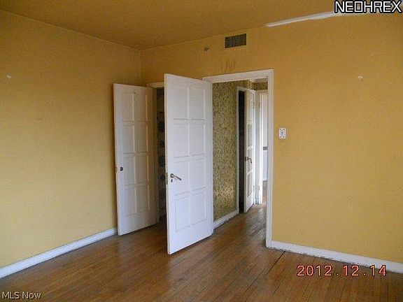 3rd image of 16300 Van Aken Blvd APT 405C