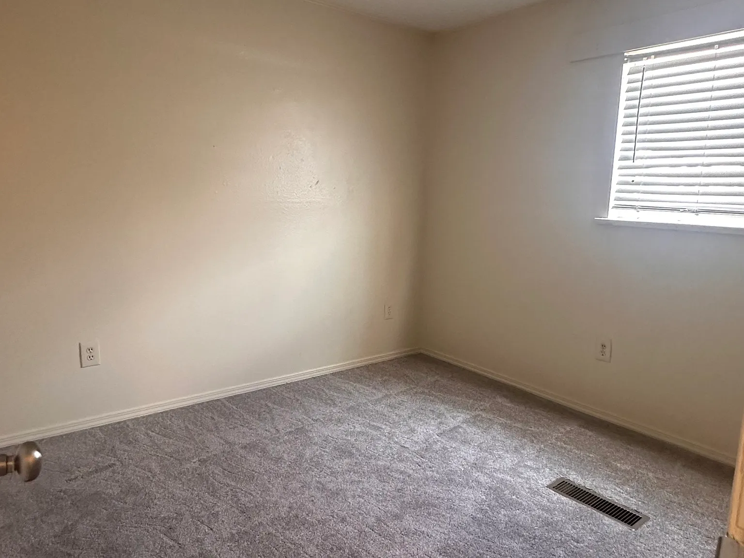 2 bed, 1100 sqft, $1,300 — Photo 4