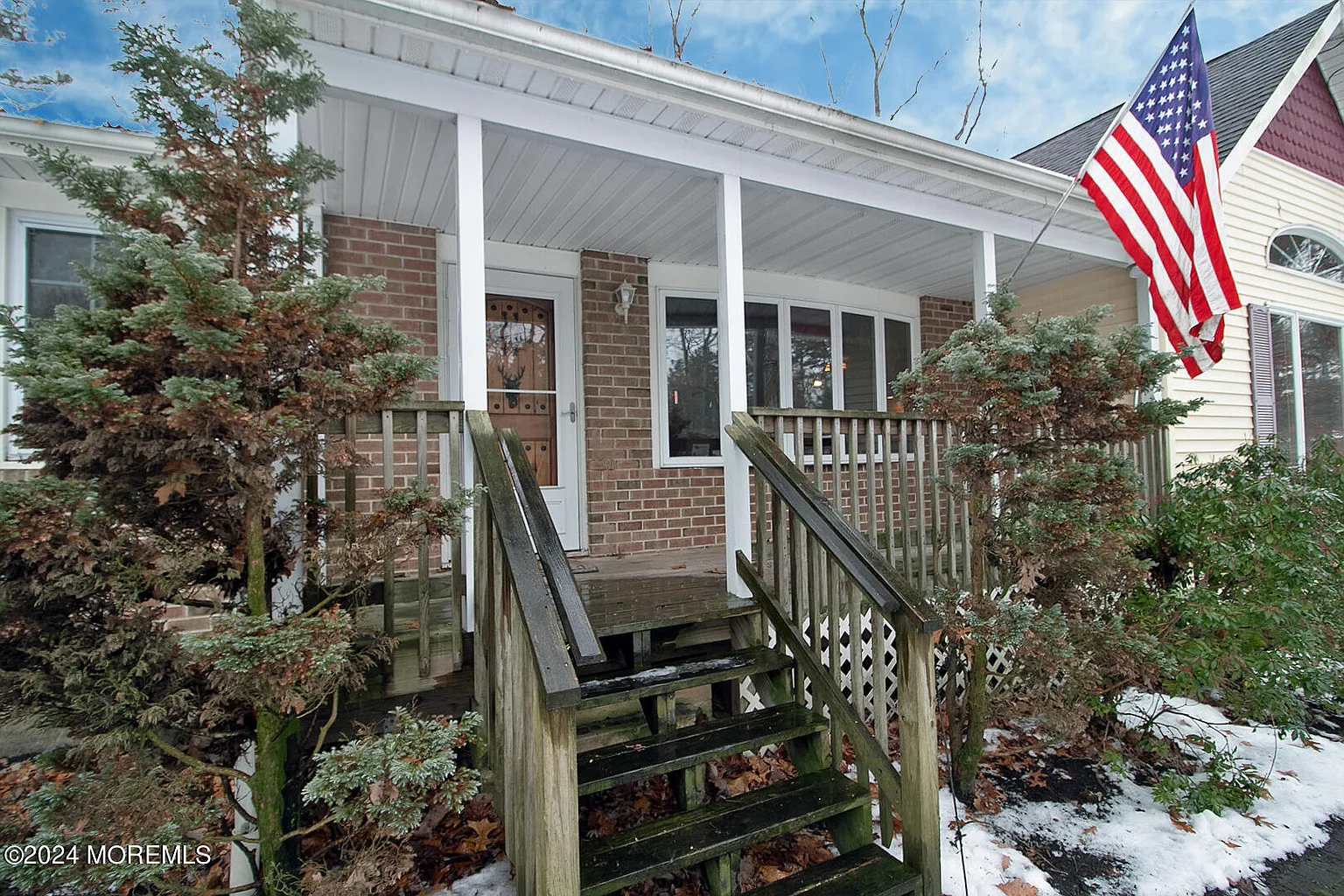 1062 Lakehurst Avenue photo 1