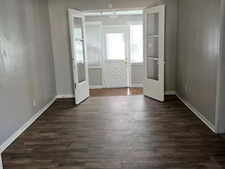 235 Broadmoor Dr — Photo 2