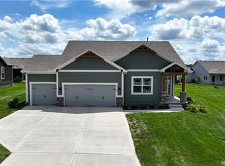 1529 SW Arbor Creek Dr, Lees Summit, MO 64082