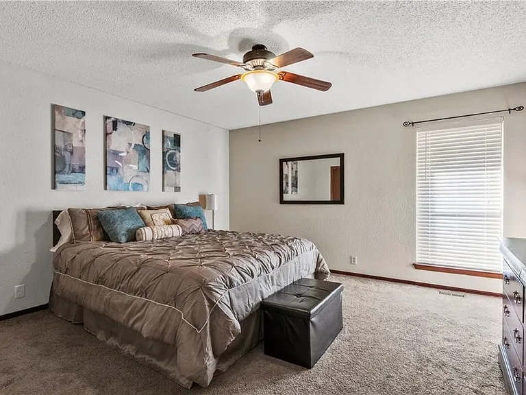 505 Crestview — Photo 17