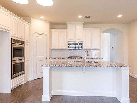 3rd image of 1112 Olympic Dr