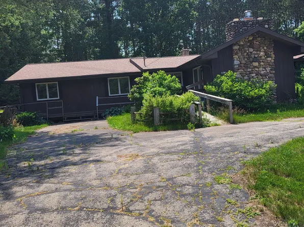 5473 Cardinal Rd, Gillett, WI 54124