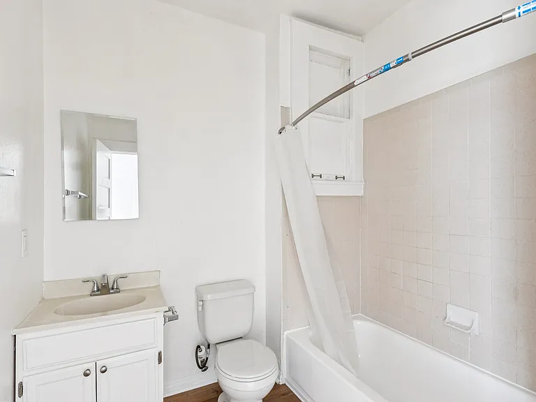1220 S. Olive St. — Photo 12