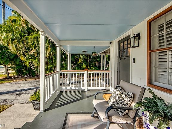 3rd image of 1421 Maravilla Ave