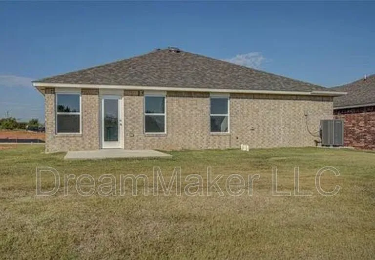 2405 S 28th Ter — Photo 29