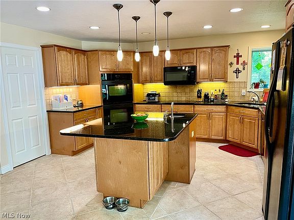 4th image of 750 Oakwood Dr