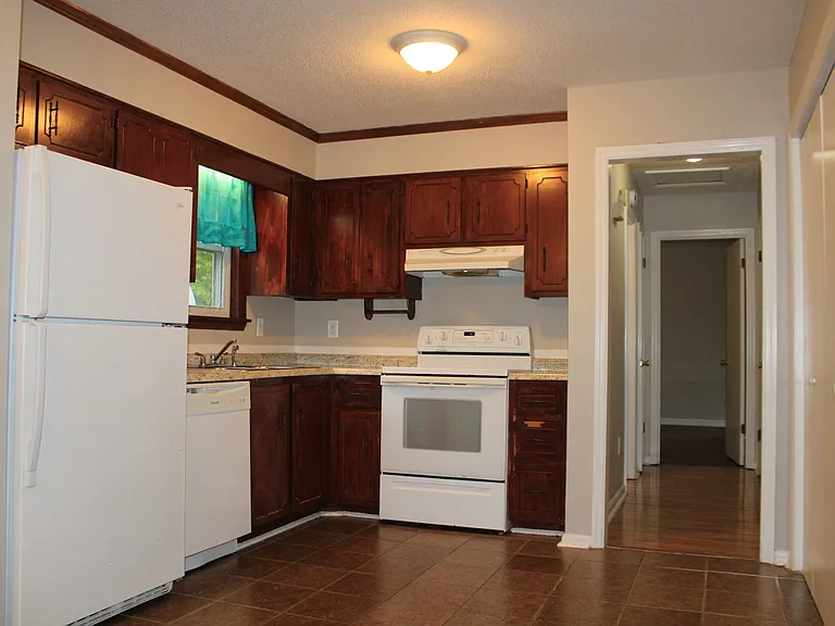3726 Crest Dr — Photo 14