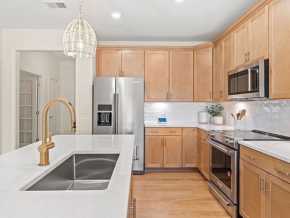 2nd image of 30 Coppersmith Way #310