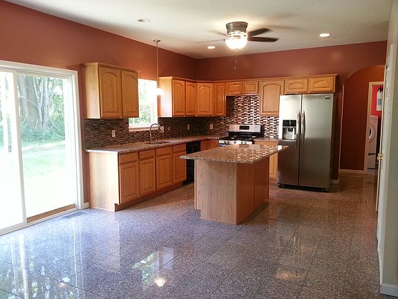 4th image of 21433 North Ln