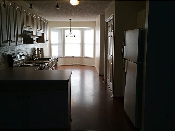3rd image of 323 Golf Dr