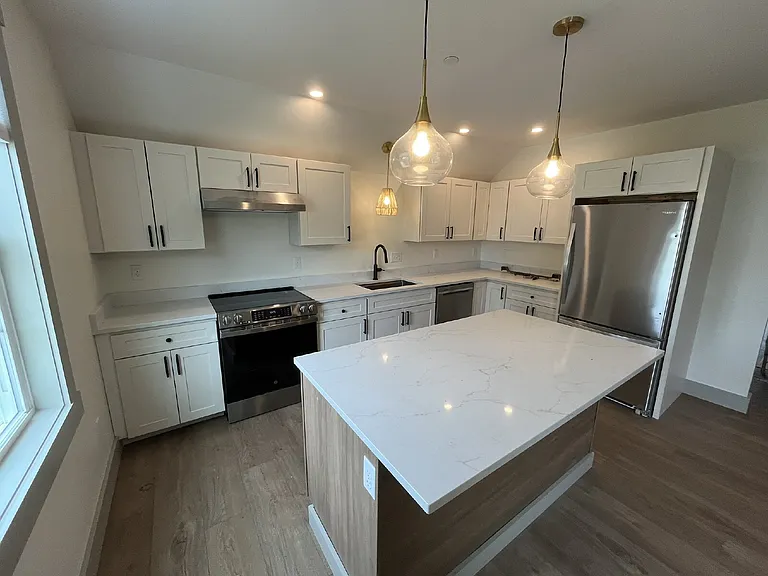 110 Silver St #301 — Photo 4