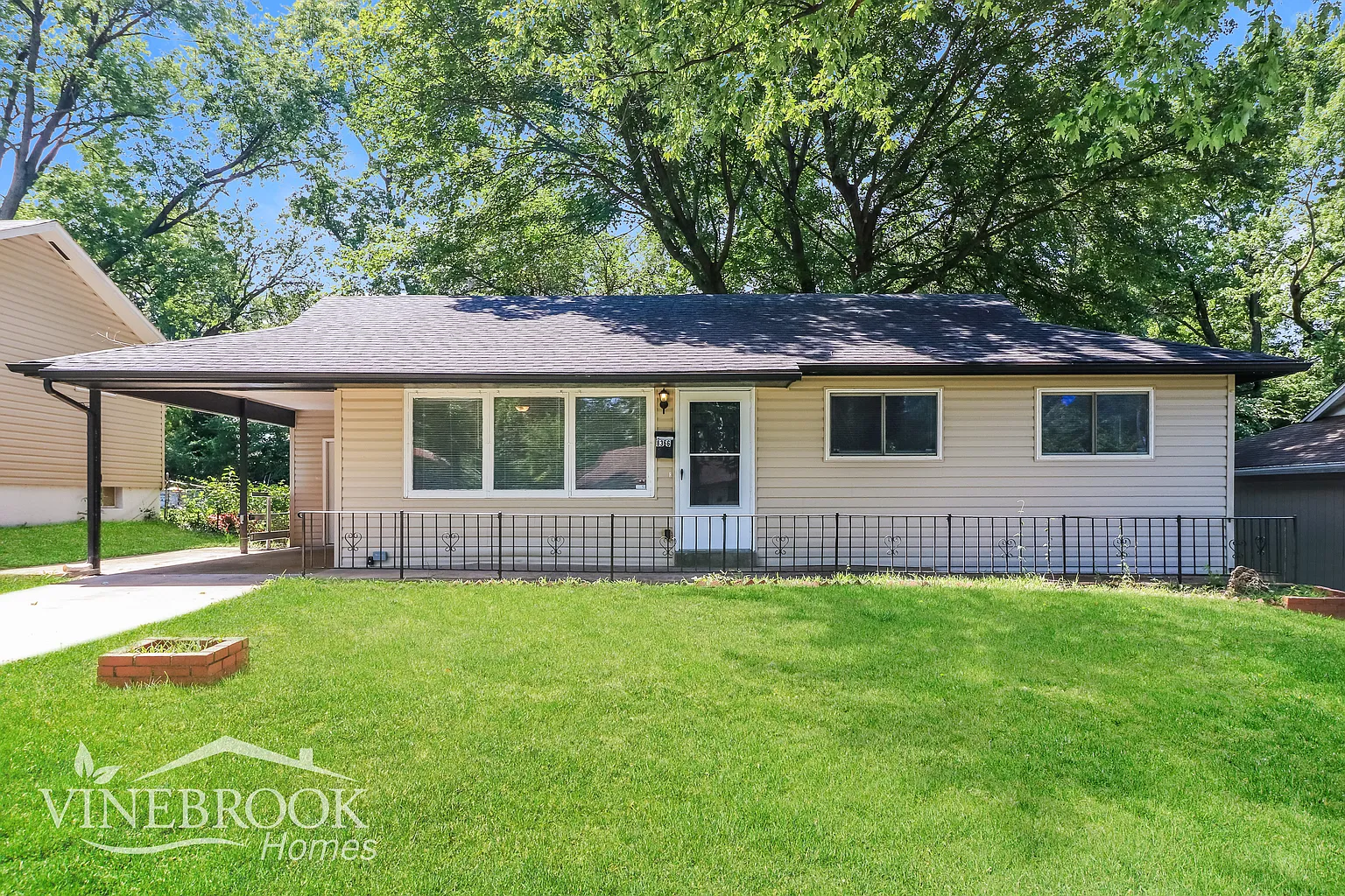 8366 Gladys Dr photo 1