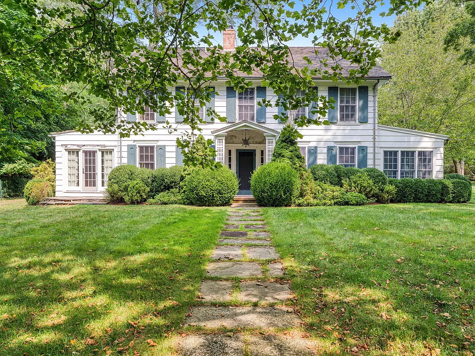 6 Rocky Point Ave
