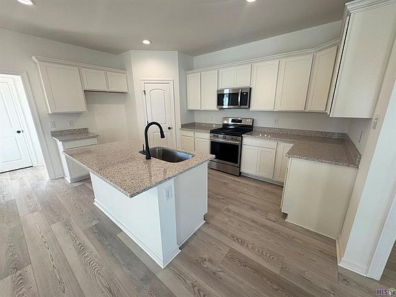3rd image of 60812 Fairfax Dr