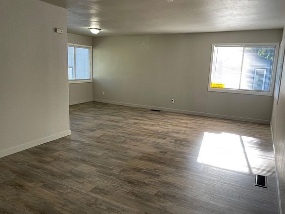 2nd image of 4412 118th St E
