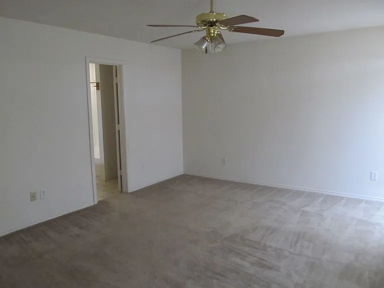 3210 Viewcrest Dr — Photo 8