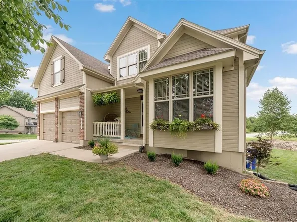 2101 SW Roberts Ct, Lees Summit, MO 64082
