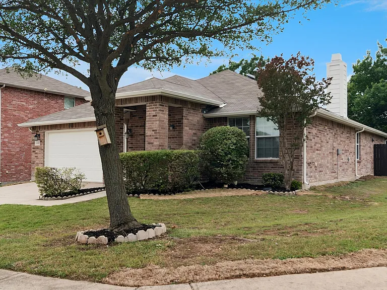 13221 Galaxy Dr — Photo 2
