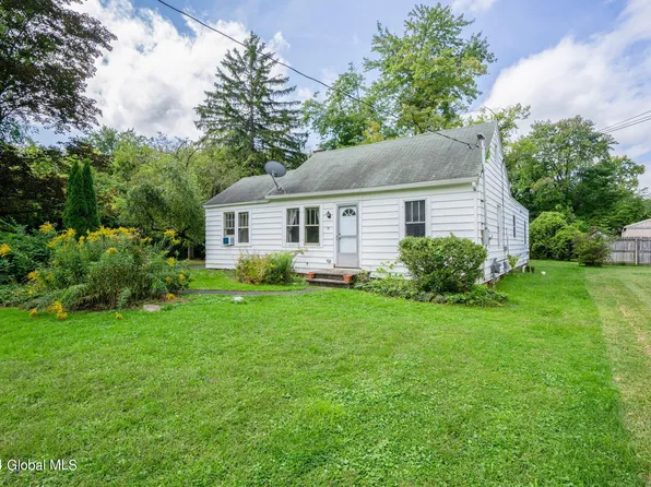 28 Rugby Road, East Greenbush, NY 12061