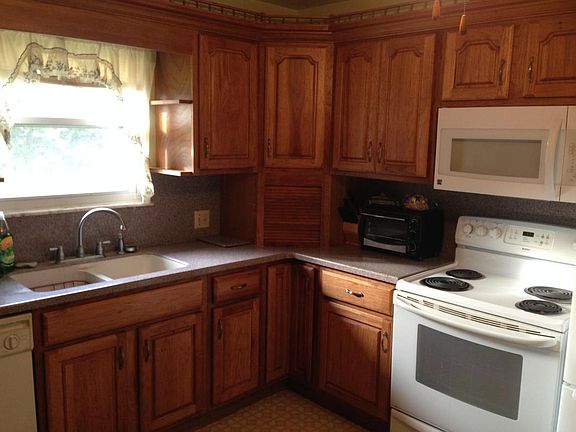3rd image of 541 Fairlawn St