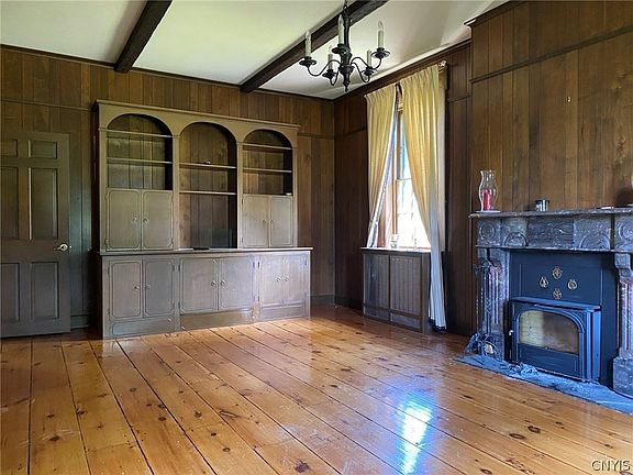 3rd image of 553 W 5th St